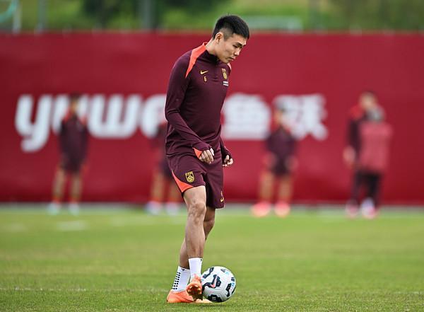 天博体育官方网站-王上源因腰伤缺席球队迪拜拉练 塞鸟已与球队会合